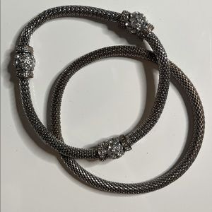 The Limited- Silver stretchy bracelet stack